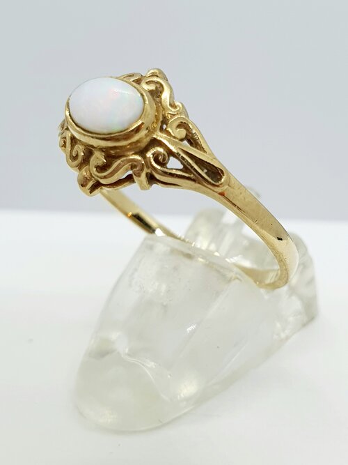 9ct Yellow Gold Vintage Opal Ring