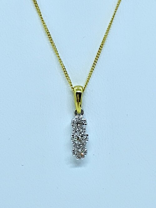 Ladies 18ct Yellow Gold 3 Stone Diamond Pendant