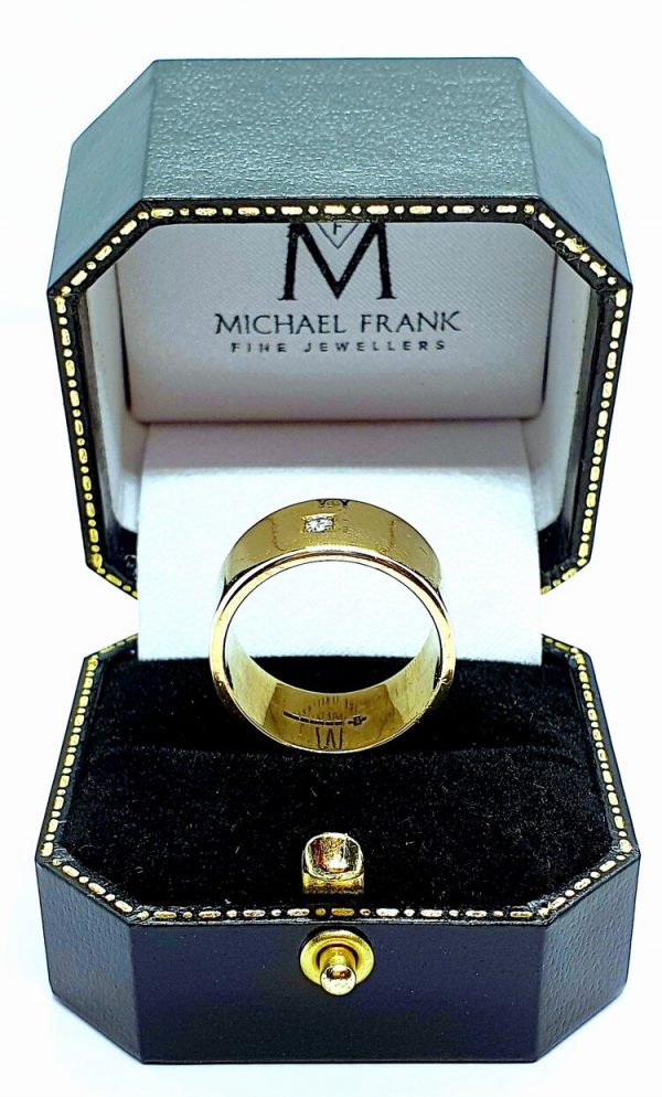 Pre Owned 9ct Yellow Gold 8mm Wide Wedding Ring